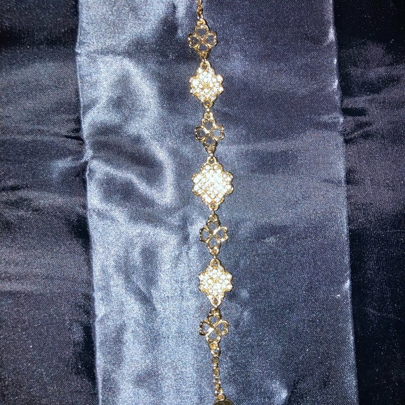 Liz Claiborne Signed shamrock Pave bracelet!☘️ - Picture 2 of 7